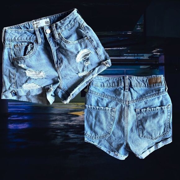 GARAGE l Style: MOM l 5-pocket l Med Denim l High waist l Raw Hem Destroyed l 00 - Picture 2 of 8